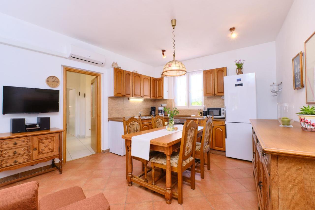 Apartments Antares Mali Lošinj Eksteriør billede