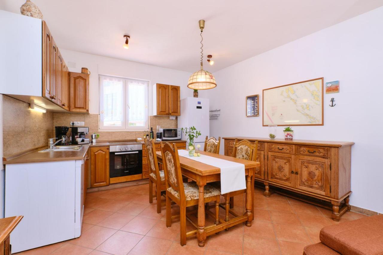 Apartments Antares Mali Lošinj Eksteriør billede