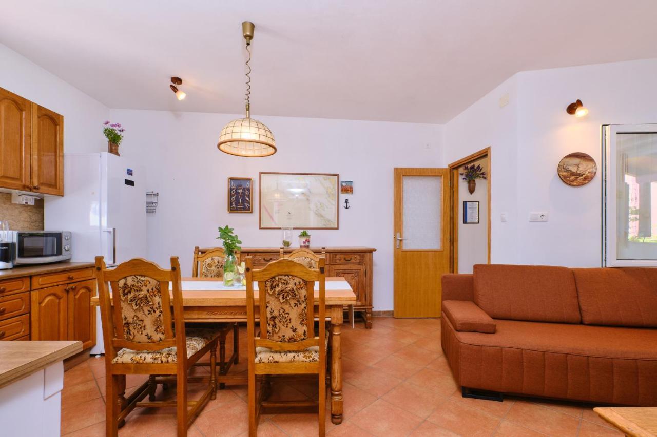 Apartments Antares Mali Lošinj Eksteriør billede